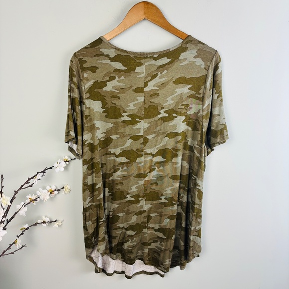Fitted Short-Sleeve V-Neck Tunic Tee - Picture 4 of 4